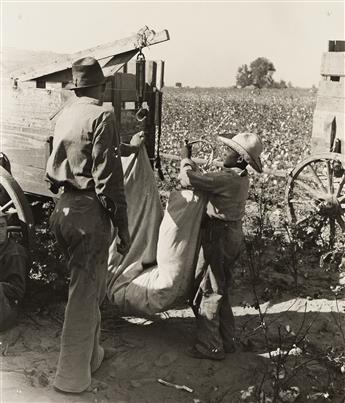 (WOLCOTT; ROTHSTEIN; LEE) A selection of 5 photographs depicting scenes around cotton. 1935-38.